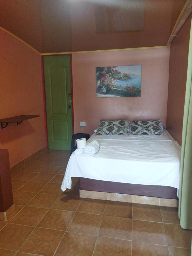Ofiuras Hostal Colon Extérieur photo