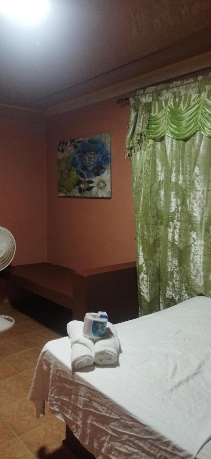 Ofiuras Hostal Colon Extérieur photo